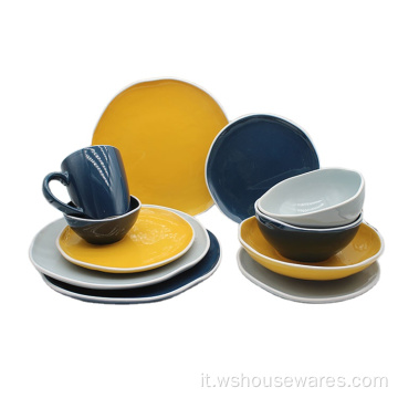 Set di stoviglie vetrate colorate di ceramica di fabbrica